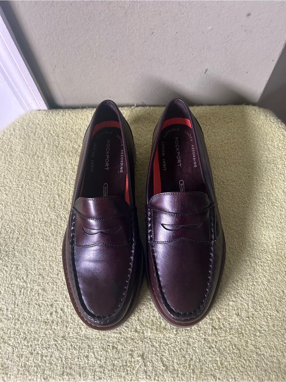 NWOB Rockport Light Weight Flexible Men's Dark Brown Leather Penny Loafers